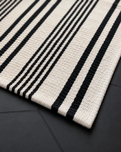 Load image into Gallery viewer, Amara Accent Rug