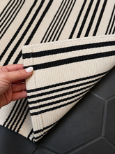 Load image into Gallery viewer, Amara Accent Rug