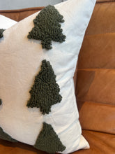 Load image into Gallery viewer, Tufted Christmas Tree Pillow Cover
