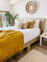 Load image into Gallery viewer, Dalian Throw Blanket